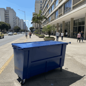 Contêiner Metálico para Lixo 1200L com Grade de Proteção