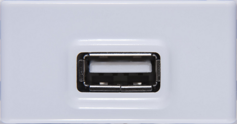Liz Mod 1tom Usb Bivolt 1,5 a Br (57115/041/019)